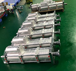 東莞氣液增壓缸-快速型，油氣隔離，配小模具頭（客戶要求）