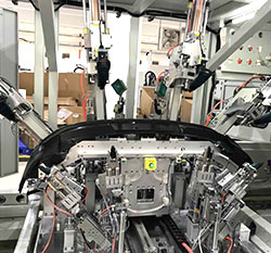 1噸氣液增壓缸：某汽車保險(xiǎn)杠沖孔打孔，汽車倒車?yán)走_(dá)沖孔機(jī)設(shè)備廠家解決方案